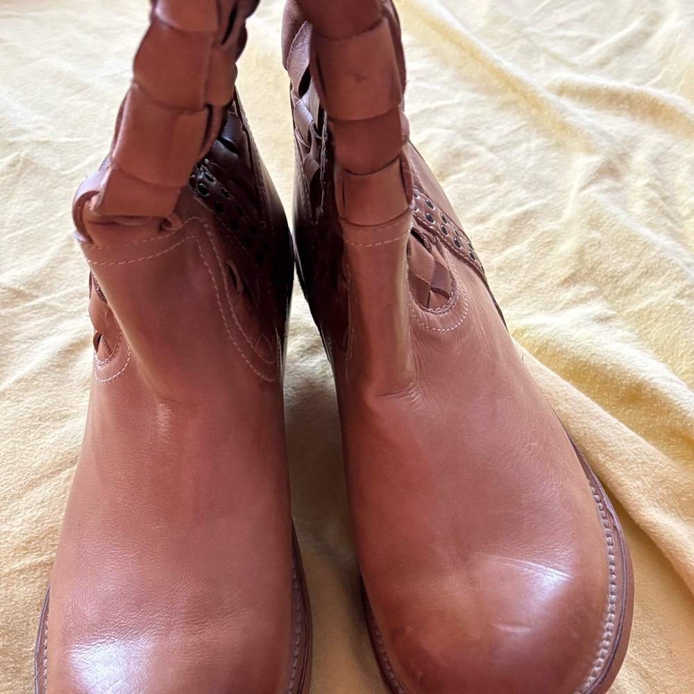 Frye Carmen Short Tan Heeled Boots with Intricate Leather Weave 11 - Picture 3 of 5